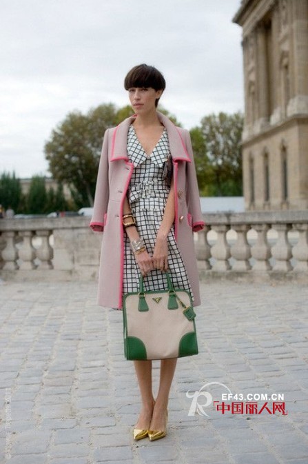 跟欧美街头潮妞学习冬季美丽不冻人的潮搭法则