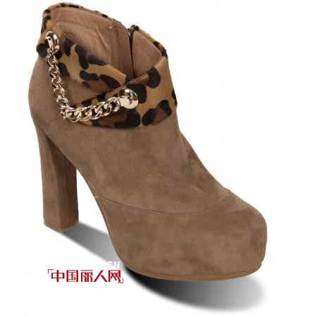 卡文2012冬季新款女靴 优雅迷人味绽放街头