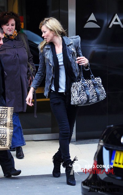 玩味牛仔服秋季上身,质感十足Hold住全场