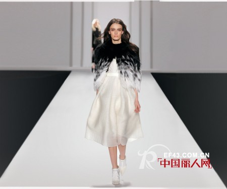 J.Mende 不同材质拼凑  玩转奢华皮草