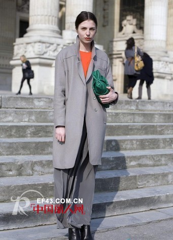 长裙冬季大展身手 “小材大用”现优雅