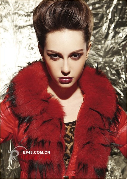 雪鸿12秋冬羽绒服 让您感受暖意无穷