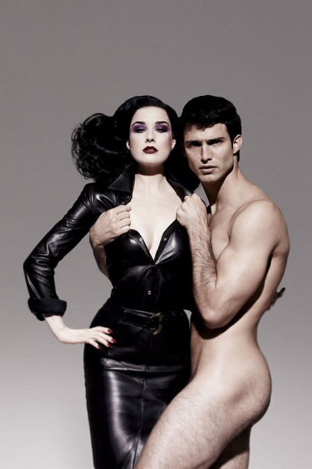 首席脱衣舞娘蒂塔·万提斯性感写真裸男缠身