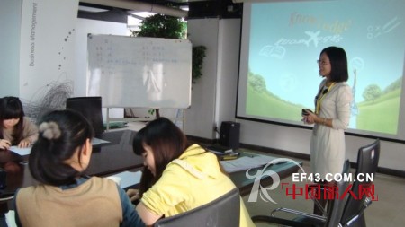 卡琪屋终端专卖店导购精英1+1阶梯特训营正式启动