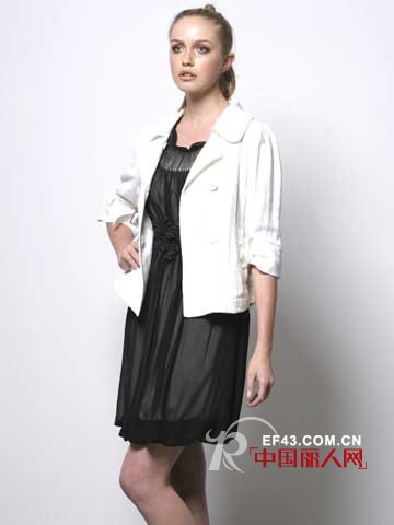 LaΖОё淑伊品牌女装  全新诠释女性成熟优雅的自信风采