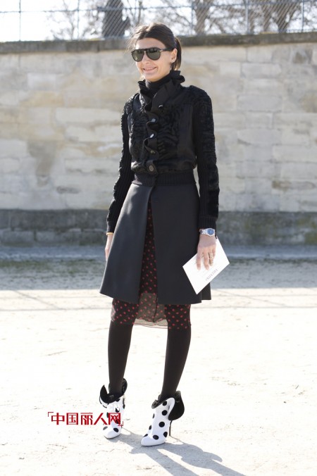 波点冬季不“安分” 跳出衣橱扮搏出位