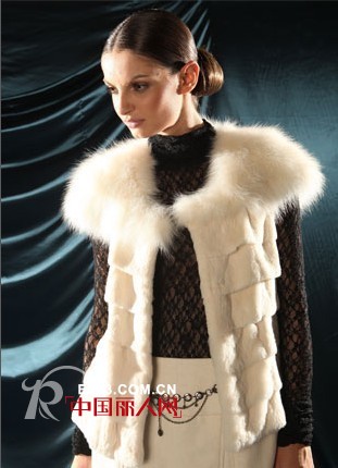 艾地.菲尔时尚女装  怀旧气息与前卫风格完美结合