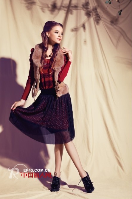 依贝尔都市淑女装  保持经典的同时紧跟时代的步伐