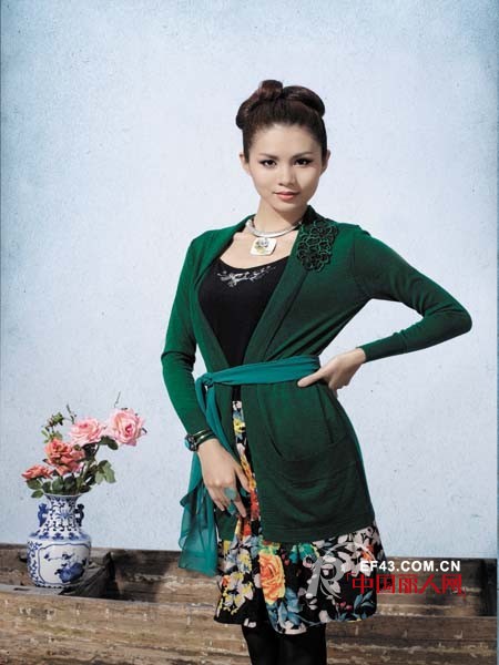 唐婕女装 古典优雅美由内散发