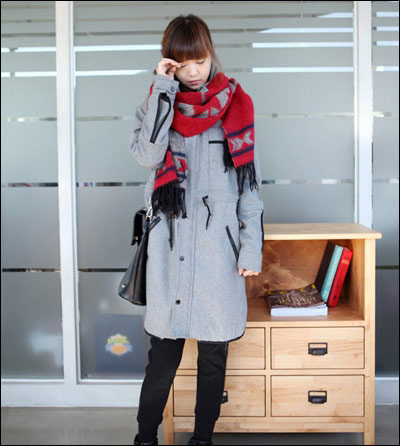 大衣搭配皮裤 随性优雅尽显欧美范儿