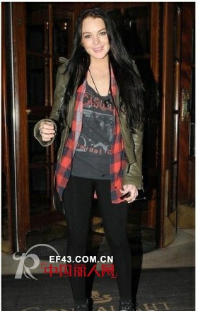 It girl 都爱朋克摇滚风 “装”靓扮酷不含糊