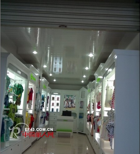 热烈祝贺小野豹童装湖南,四川两店齐开