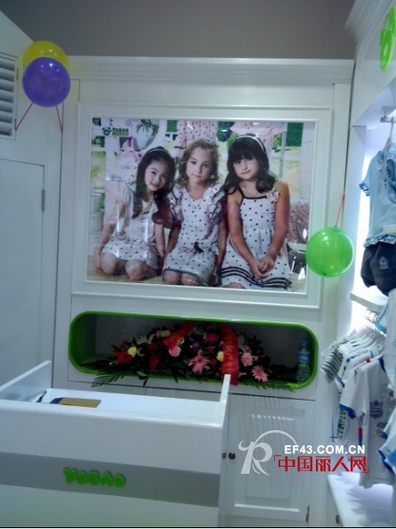 热烈祝贺小野豹童装湖南,四川两店齐开