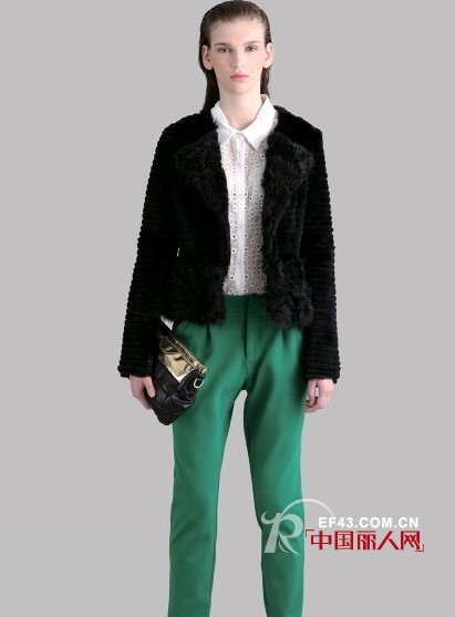 LILY女装冬季妆点绿色 强大气场一步到位