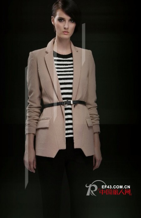 AITU时尚女装跨越季节 将极简主义进行到底