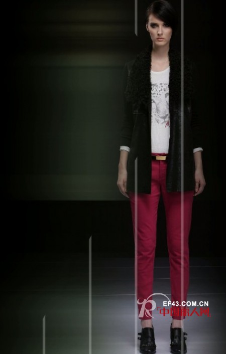 AITU时尚女装跨越季节 将极简主义进行到底