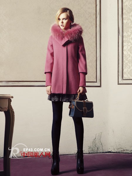 防寒必备 诺兰贝尔长款外套打造冬季俏女郎
