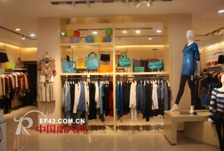 热烈庆祝芮雨聆夕女装云南昆明专卖店盛大开业