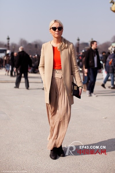 荧光色冬季打破沉寂 跳出拯救“黑白灰”