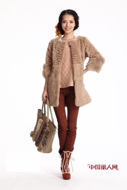 费依时尚女装  内敛的奢华散发着清新高雅的女人味