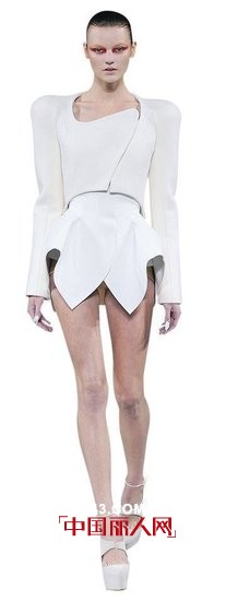 纯白色来袭 打造冬日仙境中的女王