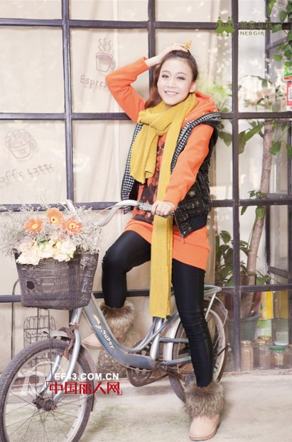 邻家女孩教你玩转羽绒服撞色搭配