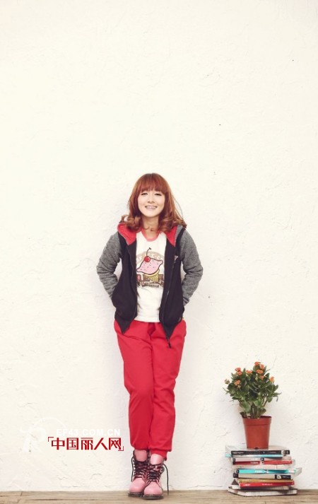 HOLYMOLY新款时尚卫衣 打造穿搭潮流前“卫”范儿