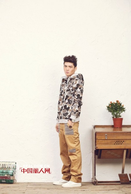 HOLYMOLY新款时尚卫衣 打造穿搭潮流前“卫”范儿