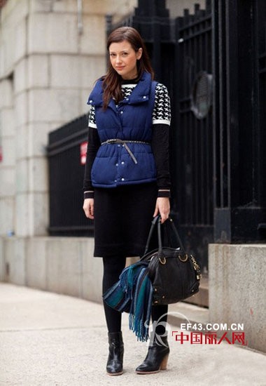 蓝色汹涌袭来 演绎千姿百态造型