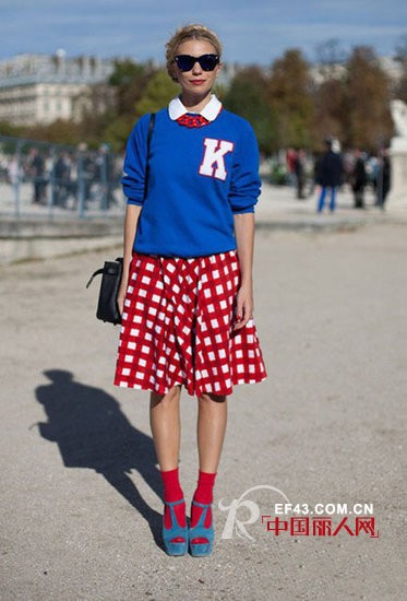 蓝色汹涌袭来 演绎千姿百态造型