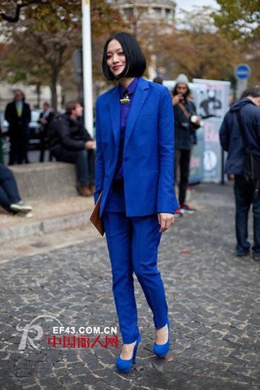 蓝色汹涌袭来 演绎千姿百态造型