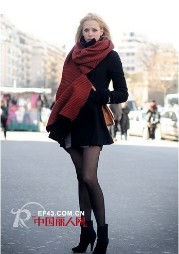 大围巾跳出衣橱 教你搭出V字脸