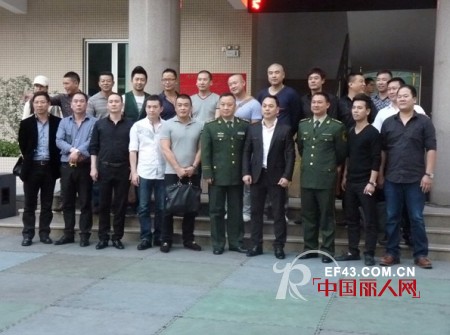 广州OK100童装公司慰问广州武警十七中队