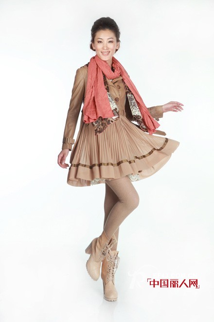 “一城画一”女装  寄托都市女性对时尚的感悟