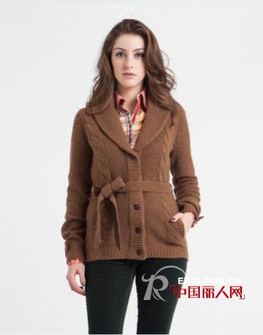 TOMMY HILFIGER 打造学院风格第一品牌休闲装