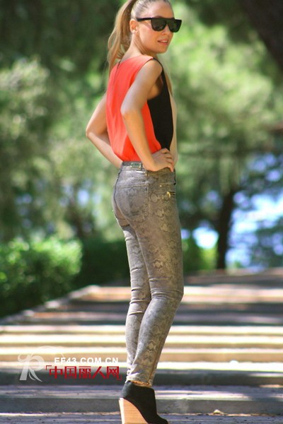 蛇纹元素点缀13年春夏 野性奢华灵动街头