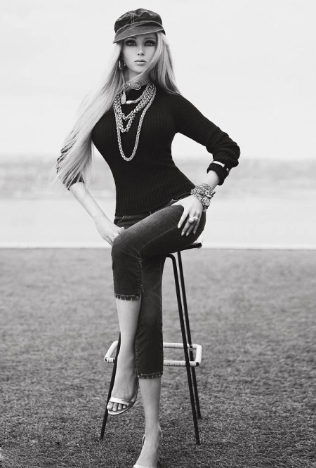 乌克兰真人芭比写真曝光 纤腰爆乳惹人眼球