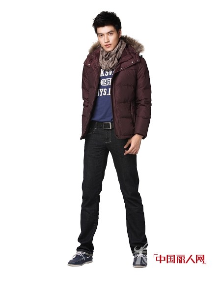 康博品牌羽绒服 冬季温暖出街尽展迷人风采