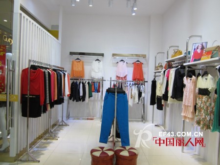 热烈庆祝蔓露卡品牌女装广东韶关风度名城专柜隆重开业