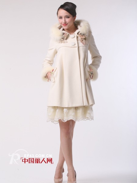 梦丽莎黑白色系经典装 尽情彰显东方女性的柔美