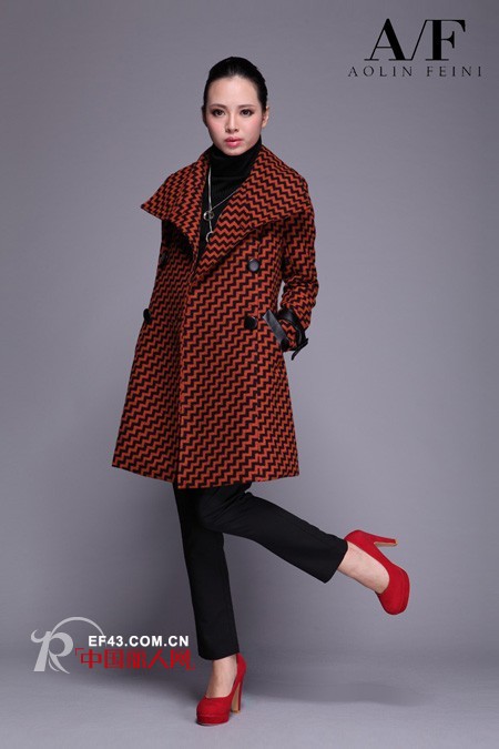 奥琳菲妮女装 展现优雅浪漫职场女强人