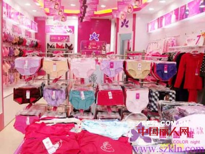 热烈祝贺康璐妮深圳公明田寮内衣加盟店开业