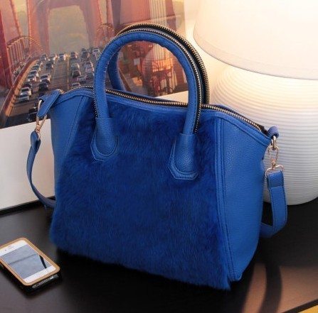 秋冬手提镶毛手袋出街 温暖打造最IN造型