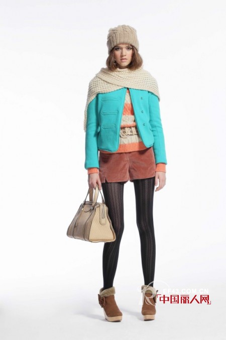 意识流少女时装 冬季也能充满美丽正能量