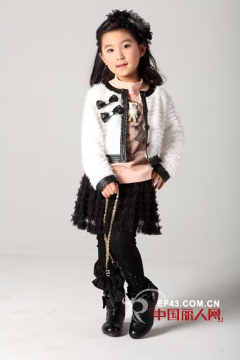 海贝童装  带给孩子快乐个性的童年体验