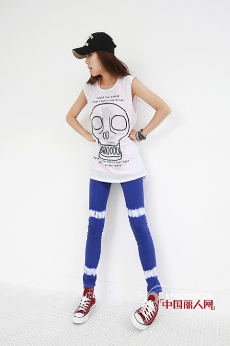 玩味骷髅演绎潮流型搭 时尚达人教你Hold住超夯造型