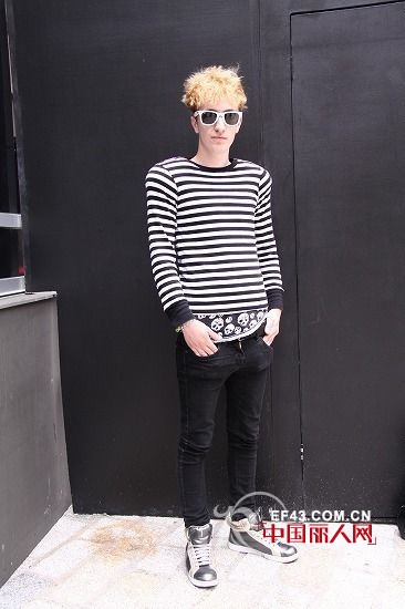 玩味骷髅演绎潮流型搭 时尚达人教你Hold住超夯造型