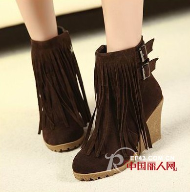 流苏靴强势出击 打造与众不同至IN搭配