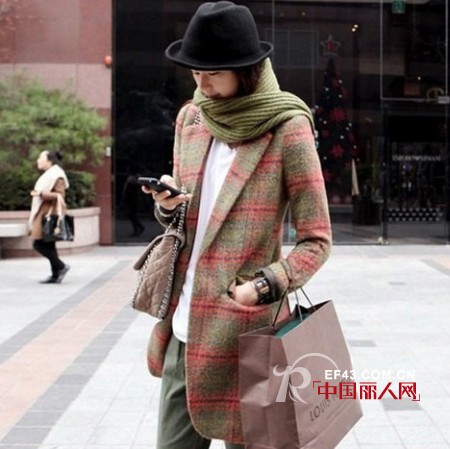 毛呢大衣添点新花样 演绎与众不同街头秀