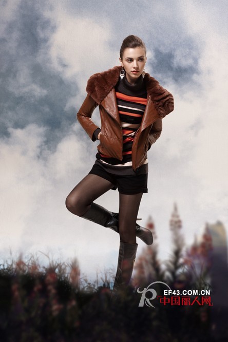 雷鸟优雅女装 从新古典主义的浪漫中释放低调的奢华